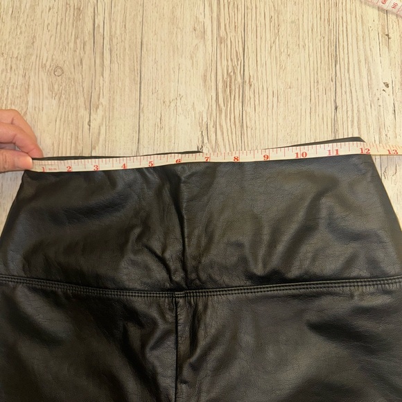 Lysse Black Textured Faux Leather Leggings Control Top S - Picture 10 of 15